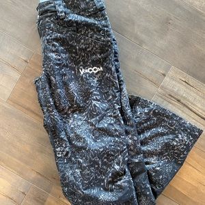 Volcom women’s snowboarding pants